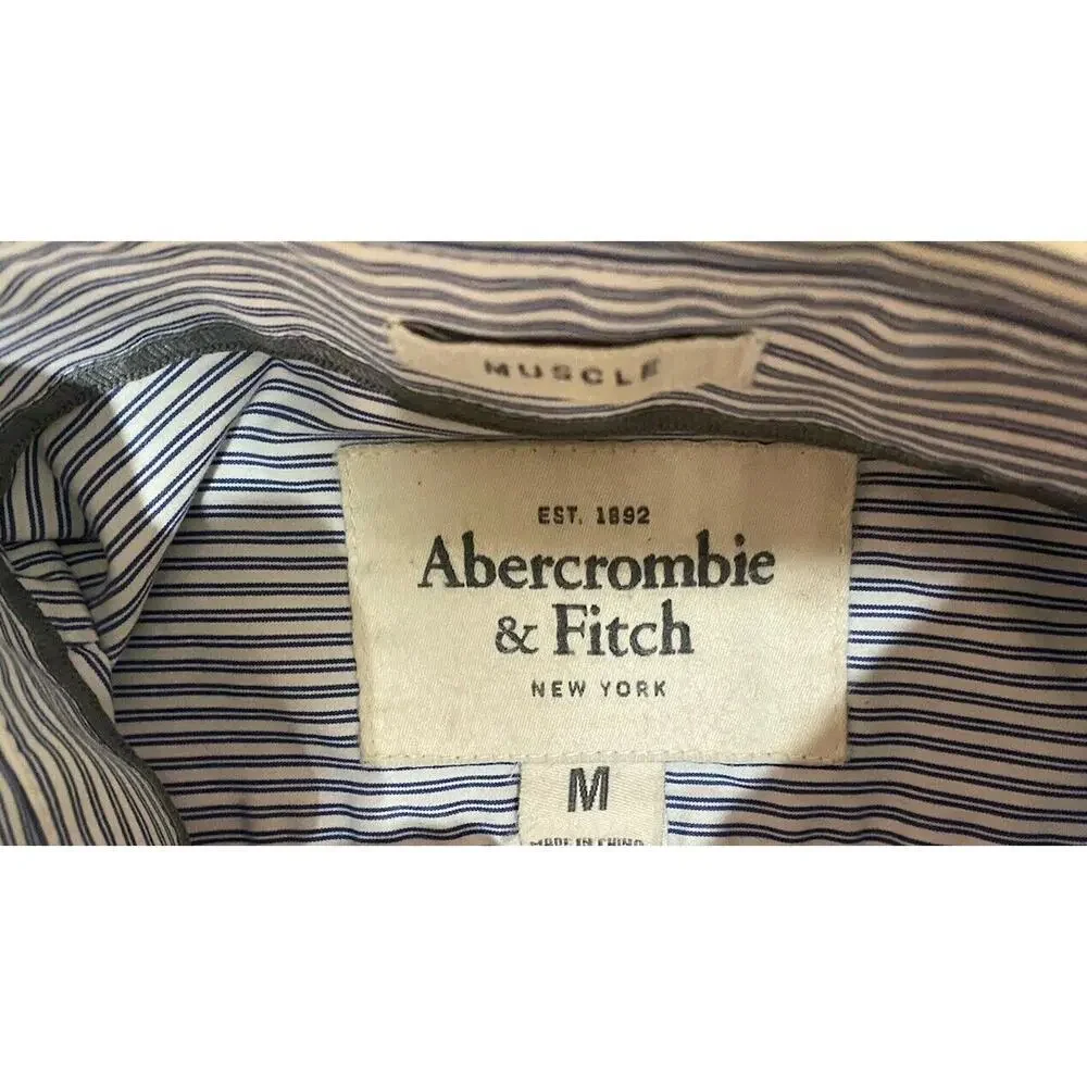 Abercrombie and Fitch | Men’s Medium Button-Down Long-Sleeve Shirt - Picture 3 of 6